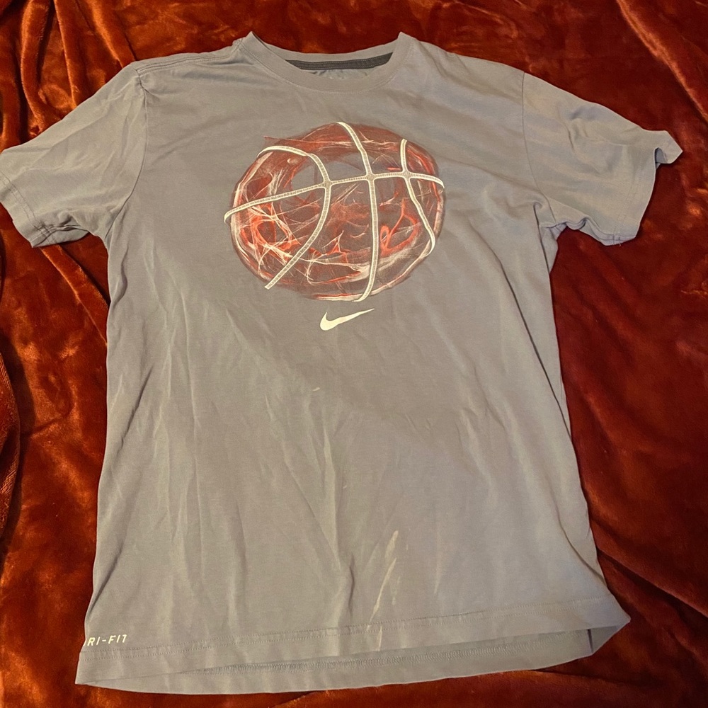Tee shirt
